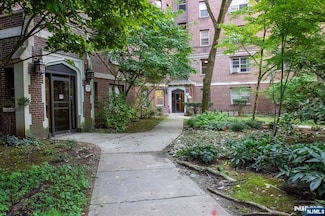 100 E Palisade Ave Unit C31, Englewood, NJ 07631