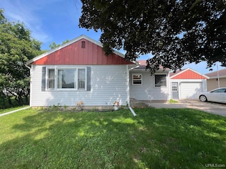 805 S 20th St, Escanaba, MI 49829