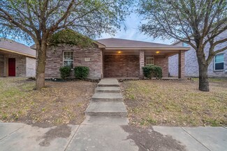 1921 Cross Oaks Dr, Lancaster, TX 75146