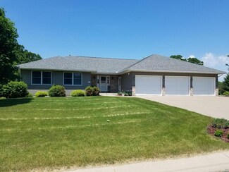 657 E 4th St, Saint Charles, MN 55972
