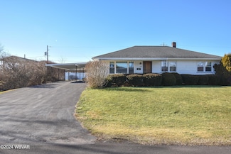 209 Cedar Ln, Mill Hall, PA 17751