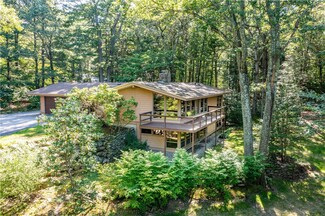 12 E Gate Rd, Greenville, RI 02828