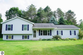 2209 Arthur Ct, Traverse City, MI 49685