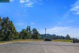 37 Jewel Ct, Oakland, CA 94611