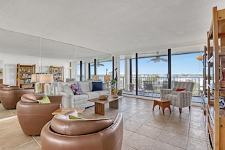 136 Lakeshore Dr Unit 512, North Palm Beach, FL 33408