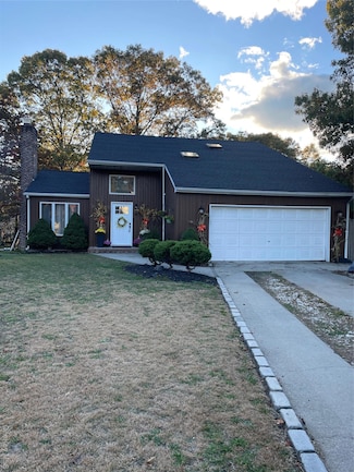 4 Marlo Ct, Selden, NY 11784