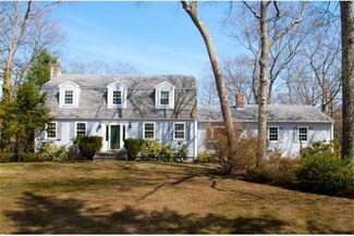 4 Oak Cir, Dover, MA 02030