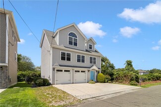9 Jenny Ln, Narragansett, RI 02882