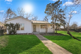 704 N Glass St, Franklin, TX 77856