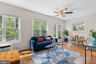 3542 Martha Custis Dr, Alexandria, VA 22302
