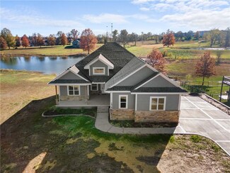 1516 Country Club Dr, Pleasant Hill, MO 64080