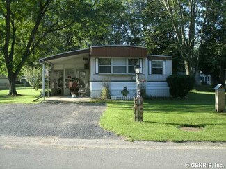 26 Lakewood Village, Medina, NY 14103