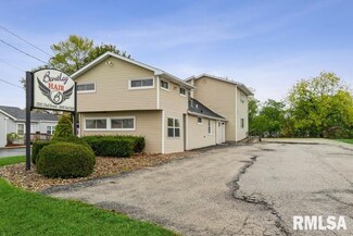 2332 53rd St, Moline, IL 61265