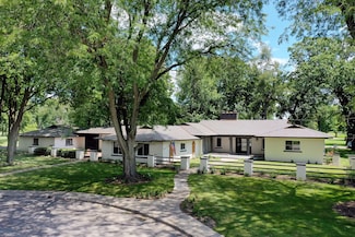 8 Chatham Cir, Kankakee, IL 60901