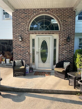 943 Macarthur St, Bohemia, NY 11716