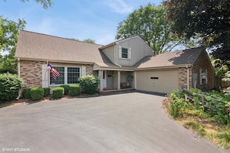 1615 E Miner St, Arlington Heights, IL 60004
