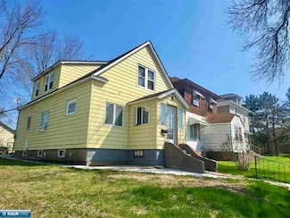 621 Hayes St, Eveleth, MN 55734