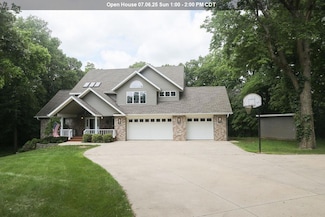 303 Knollwood Dr, Estherville, IA 51334