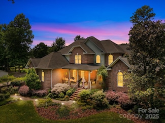 266 Riverwood Rd, Mooresville, NC 28117