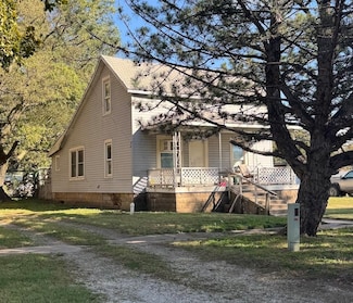 422 Andrews St, Winfield, KS 67156