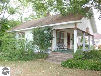 7098 Traverse Ave, Benzonia, MI 49616