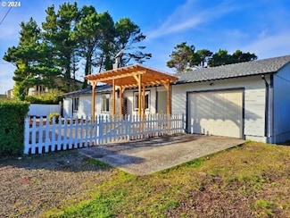 315 El Pino Ave, Lincoln City, OR 97367