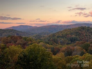 210 Hemlock Dr, Elk Park, NC 28622