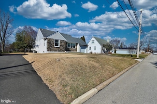 215 Lancaster Ave, Hatboro, PA 19040