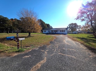 1928 Lake Rd, Lottsburg, VA 22511