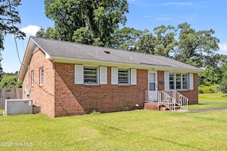 102 Mercer Rd, Jacksonville, NC 28546