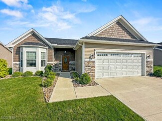10115 Carrie Ct, New Middletown, OH 44442