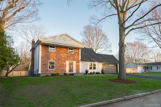 7 Howard Dr, Coram, NY 11727