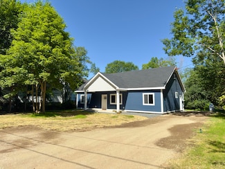 1 Downes St, Calais, ME 04619