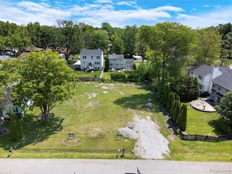 8830 Northern Ave, Plymouth, MI 48170