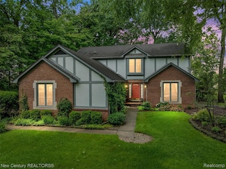 1524 Waverly Dr, Troy, MI 48098