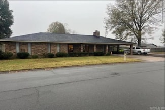 1210 E 21st St, Stuttgart, AR 72160