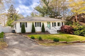 12 Sea Cliff Rd, Sound Beach, NY 11789