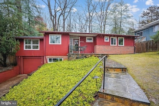 10700 Weymouth St, Garrett Park, MD 20896