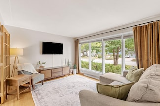 212 Birchwood Dr N, Stillwater, MN 55082