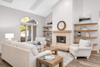 257 Lake St W, Wayzata, MN 55391