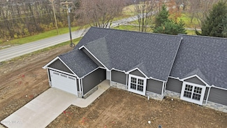 2888 Autumn Lake Dr, Lima, OH 45801