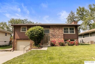 8206 Walnut Ln, Omaha, NE 68127