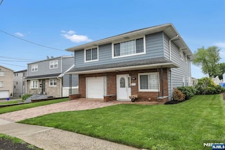 830 Pennsylvania Ave, Lyndhurst, NJ 07071