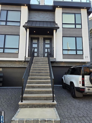 21 Cumbermeade Rd, Fort Lee, NJ 07024