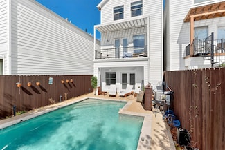 5227 Nett St, Houston, TX 77007