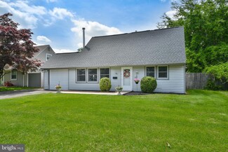51 Indigo Rd, Levittown, PA 19057
