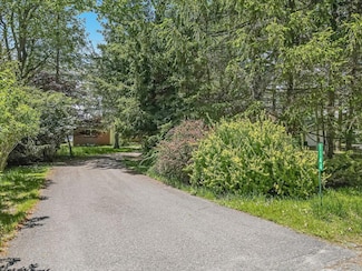 1144 Lexington Ave, Pocono Summit, PA 18346