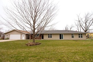 17 S Mill St, Walker, IA 52352