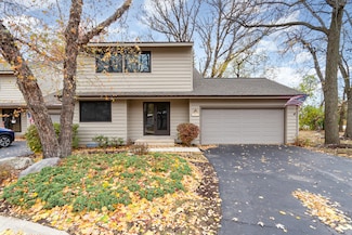 1598 Kirkwood Dr, Geneva, IL 60134