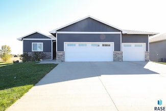 622 Sherwood Cir Cir, Hartford, SD 57033